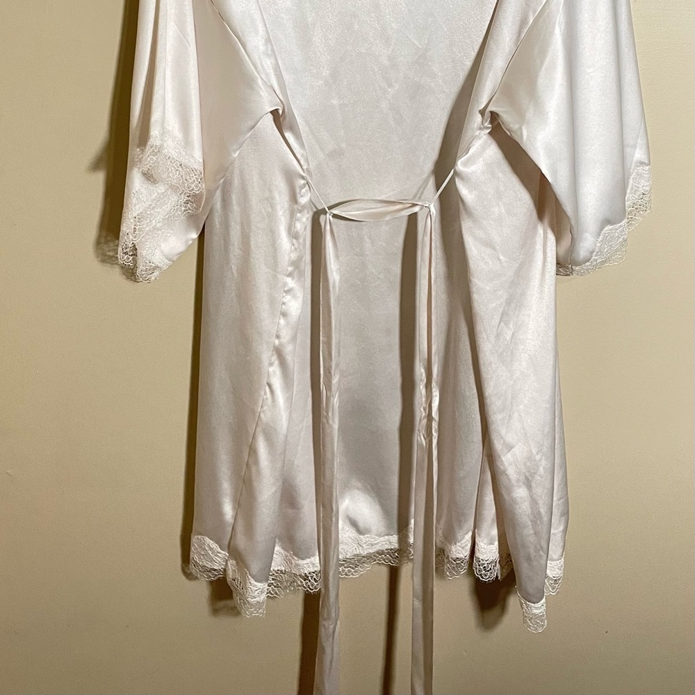 Victoria's Secret Satin Bride Wedding Kimono Robe - Ivory with Lace Trim - Picture 8 of 14